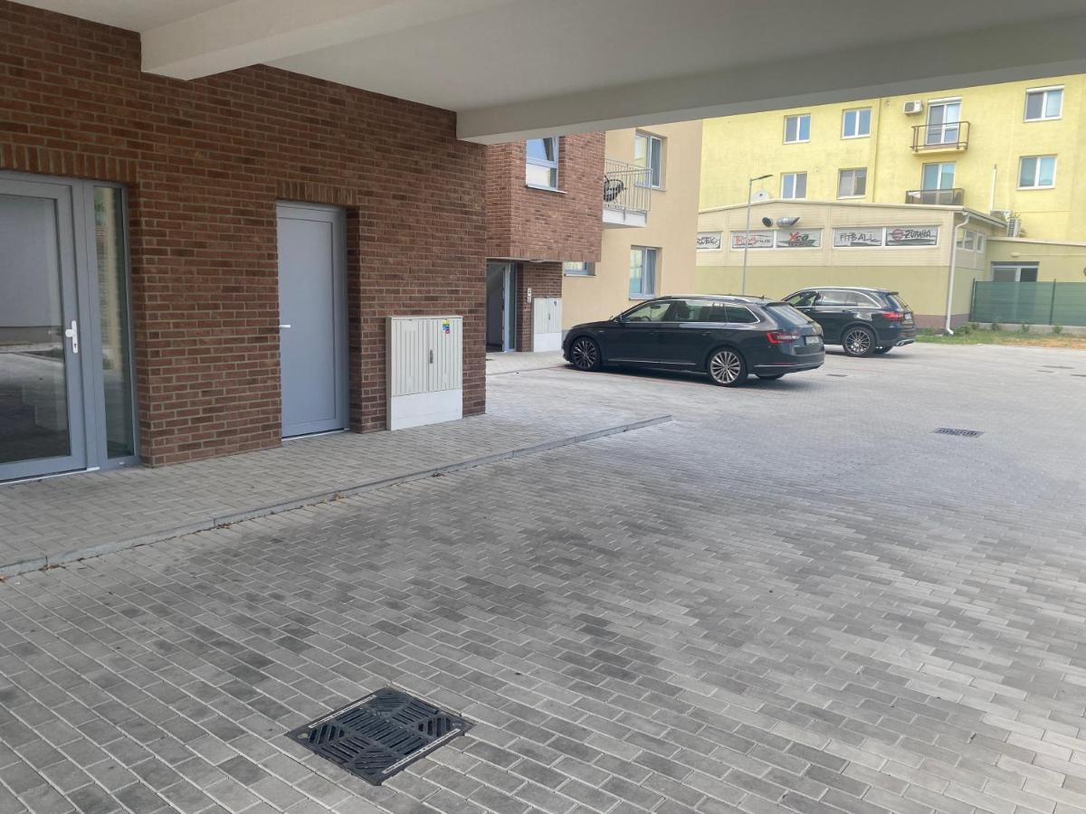 Maja Apartman Дунайска-Стреда Экстерьер фото